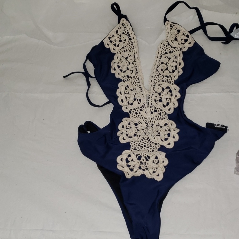 One piece swim suit